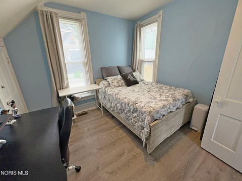 Tiny photo for 310 Buttonwood Avenue, Bowling Green, OH 43402 (MLS # 10007894)