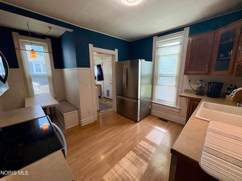 Tiny photo for 310 Buttonwood Avenue, Bowling Green, OH 43402 (MLS # 10007894)