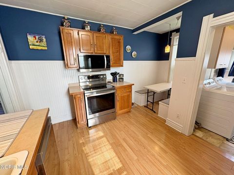 Tiny photo for 310 Buttonwood Avenue, Bowling Green, OH 43402 (MLS # 10007894)