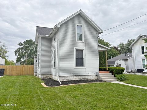 Tiny photo for 310 Buttonwood Avenue, Bowling Green, OH 43402 (MLS # 10007894)