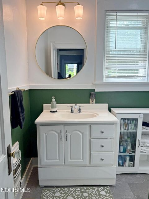 Tiny photo for 310 Buttonwood Avenue, Bowling Green, OH 43402 (MLS # 10007894)