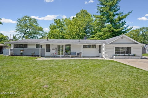 Photo of 3201 E Lincolnshire Boulevard, Toledo, OH 43606 (MLS # 10009828)
