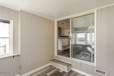 Tiny photo for 3814 Leybourn Avenue, Toledo, OH 43612 (MLS # 10010346)