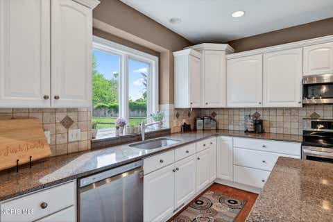 Tiny photo for 6125 E Cobblestones Lane, Sylvania, OH 43560 (MLS # 10008919)