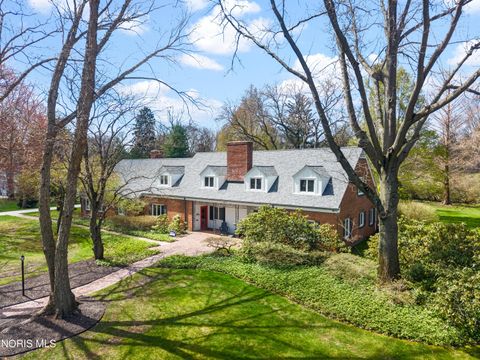 Photo of 4615 Brookside Road, Ottawa Hills, OH 43615 (MLS # 10006307)