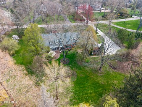 Photo of 4615 Brookside Road, Ottawa Hills, OH 43615 (MLS # 10006307)