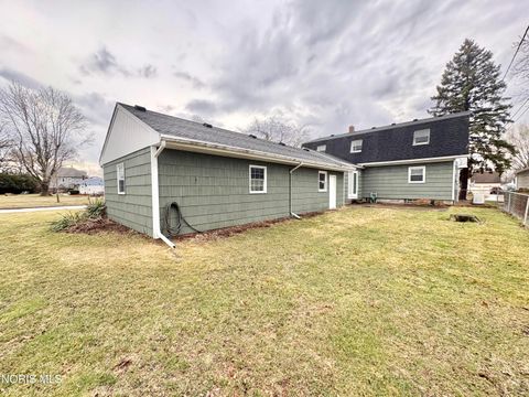 Tiny photo for 519 Sackett Street, Maumee, OH 43537 (MLS # 10004836)