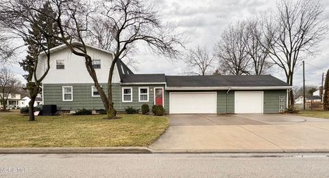 Tiny photo for 519 Sackett Street, Maumee, OH 43537 (MLS # 10004836)