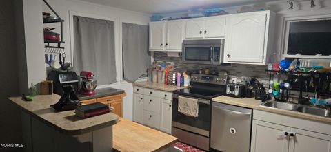 Tiny photo for 1214 Franklin Avenue, Fremont, OH 43420 (MLS # 10006371)