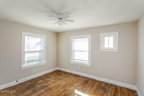 Tiny photo for 124 Helen Drive, Rossford, OH 43460 (MLS # 10014020)