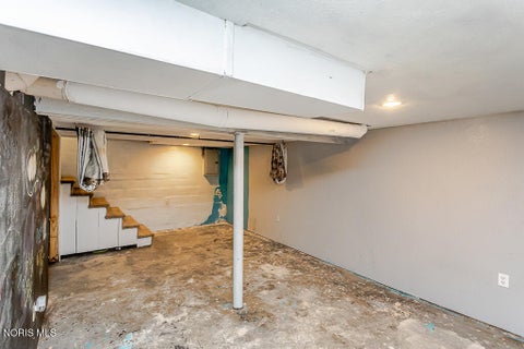 Tiny photo for 124 Helen Drive, Rossford, OH 43460 (MLS # 10014020)