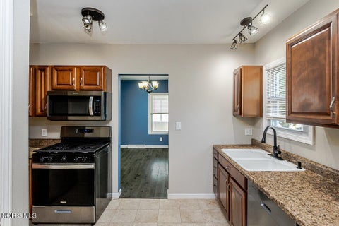 Tiny photo for 124 Helen Drive, Rossford, OH 43460 (MLS # 10014020)