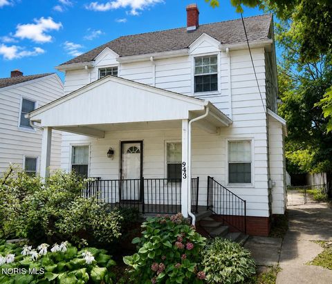 Photo of 943 Brinton Drive, Toledo, OH 43612 (MLS # 10008125)