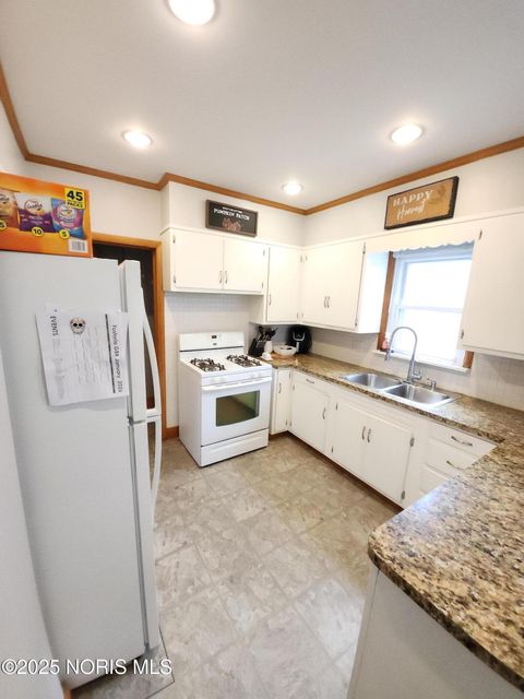 Tiny photo for 442 Union Court, Fostoria, OH 44830 (MLS # 10000589)