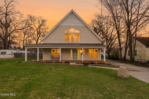 Photo of 5508 Mclain Drive, Sylvania, OH 43560 (MLS # 10005979)