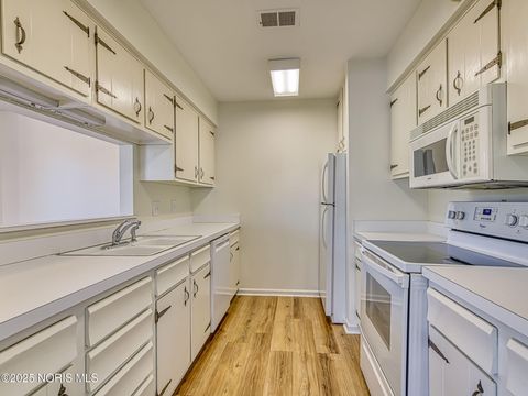 Tiny photo for 8 Arbor Court, Perrysburg, OH 43551 (MLS # 10000193)