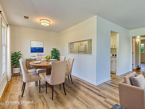 Tiny photo for 8 Arbor Court, Perrysburg, OH 43551 (MLS # 10000193)