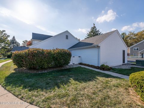 Tiny photo for 8 Arbor Court, Perrysburg, OH 43551 (MLS # 10000193)