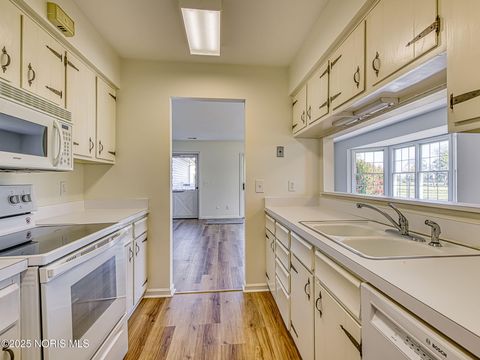 Tiny photo for 8 Arbor Court, Perrysburg, OH 43551 (MLS # 10000193)