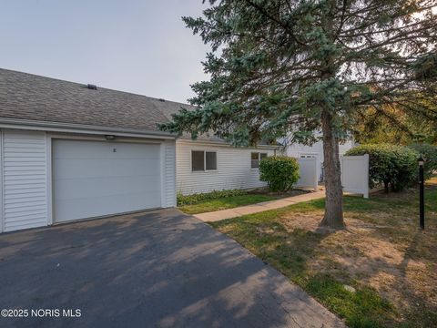 Tiny photo for 8 Arbor Court, Perrysburg, OH 43551 (MLS # 10000193)