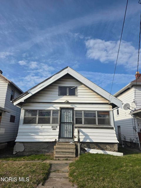 Photo of 1303 Albert Street, Toledo, OH 43605 (MLS # 10005387)