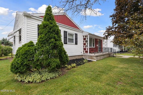Photo of 1378 June Drive, Maumee, OH 43537 (MLS # 10014593)