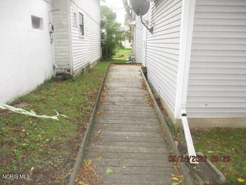 Tiny photo for 2020 Locust Street, Toledo, OH 43608 (MLS # 10013861)