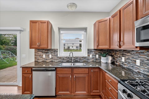 Tiny photo for 7703 Lonetree Court, Maumee, OH 43537 (MLS # 10014650)