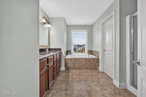 Tiny photo for 7703 Lonetree Court, Maumee, OH 43537 (MLS # 10014650)