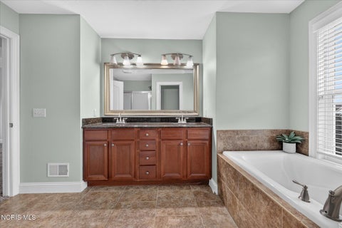 Tiny photo for 7703 Lonetree Court, Maumee, OH 43537 (MLS # 10014650)