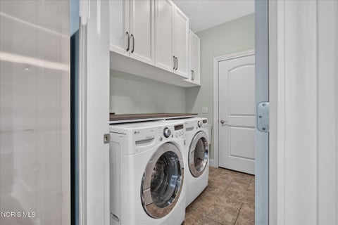 Tiny photo for 7703 Lonetree Court, Maumee, OH 43537 (MLS # 10014650)