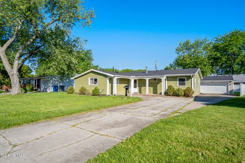 Photo of 26933 Whiteside Drive, Perrysburg, OH 43551 (MLS # 10008411)