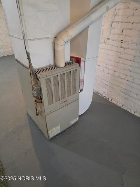 Tiny photo for 189 E Broadway Street, Toledo, OH 43605 (MLS # 10001761)