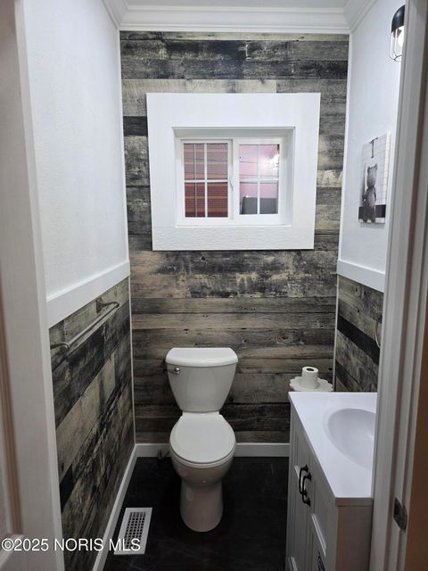 Tiny photo for 189 E Broadway Street, Toledo, OH 43605 (MLS # 10001761)