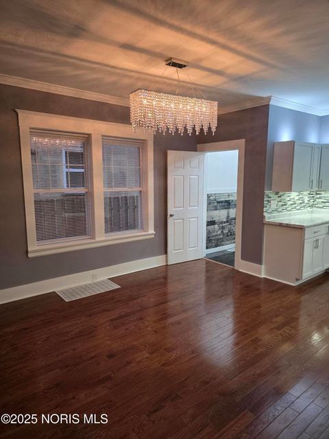 Tiny photo for 189 E Broadway Street, Toledo, OH 43605 (MLS # 10001761)