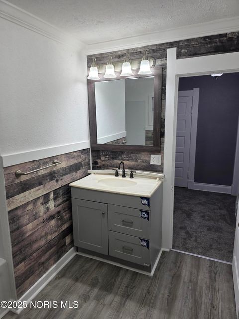 Tiny photo for 189 E Broadway Street, Toledo, OH 43605 (MLS # 10001761)