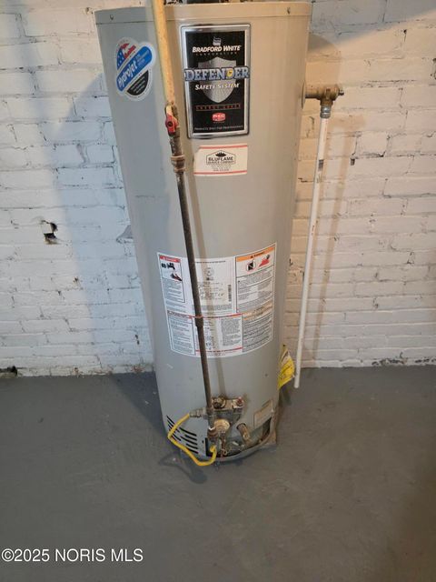 Tiny photo for 189 E Broadway Street, Toledo, OH 43605 (MLS # 10001761)