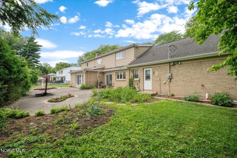 Tiny photo for 2060 Whitehall Rd RD, Ottawa Hills, OH 43606 (MLS # 10009627)