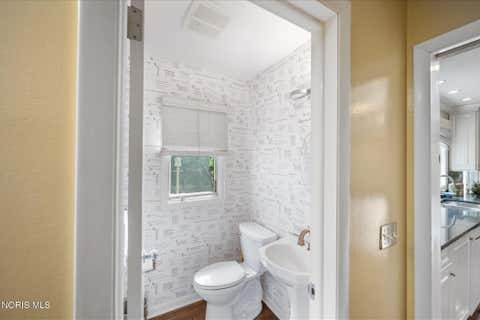 Tiny photo for 2060 Whitehall Rd RD, Ottawa Hills, OH 43606 (MLS # 10009627)