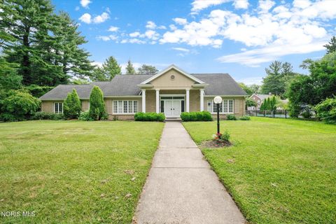 Tiny photo for 2060 Whitehall Rd RD, Ottawa Hills, OH 43606 (MLS # 10009627)