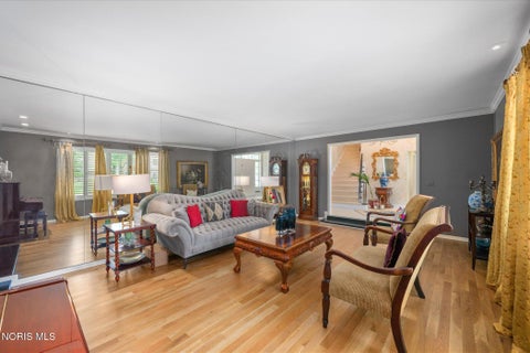Tiny photo for 2060 Whitehall Rd RD, Ottawa Hills, OH 43606 (MLS # 10009627)