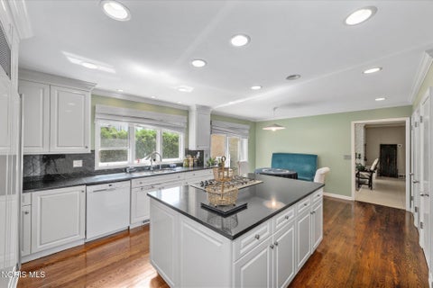 Tiny photo for 2060 Whitehall Rd RD, Ottawa Hills, OH 43606 (MLS # 10009627)