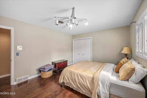 Tiny photo for 2060 Whitehall Rd RD, Ottawa Hills, OH 43606 (MLS # 10009627)