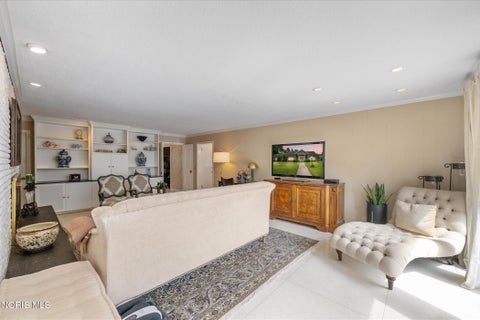 Tiny photo for 2060 Whitehall Rd RD, Ottawa Hills, OH 43606 (MLS # 10009627)