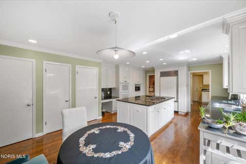 Tiny photo for 2060 Whitehall Rd RD, Ottawa Hills, OH 43606 (MLS # 10009627)