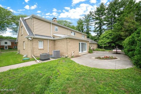 Tiny photo for 2060 Whitehall Rd RD, Ottawa Hills, OH 43606 (MLS # 10009627)