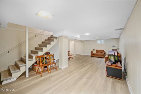 Tiny photo for 2060 Whitehall Rd RD, Ottawa Hills, OH 43606 (MLS # 10009627)