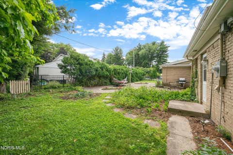 Tiny photo for 2060 Whitehall Rd RD, Ottawa Hills, OH 43606 (MLS # 10009627)