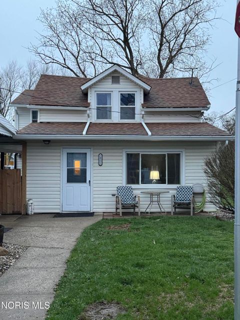 Photo of 24521 Maple Street, Stony Ridge, OH 43463 (MLS # 10006028)