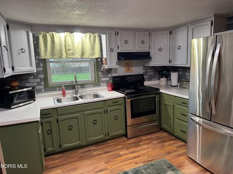 Tiny photo for 24521 Maple Street, Stony Ridge, OH 43463 (MLS # 10006028)